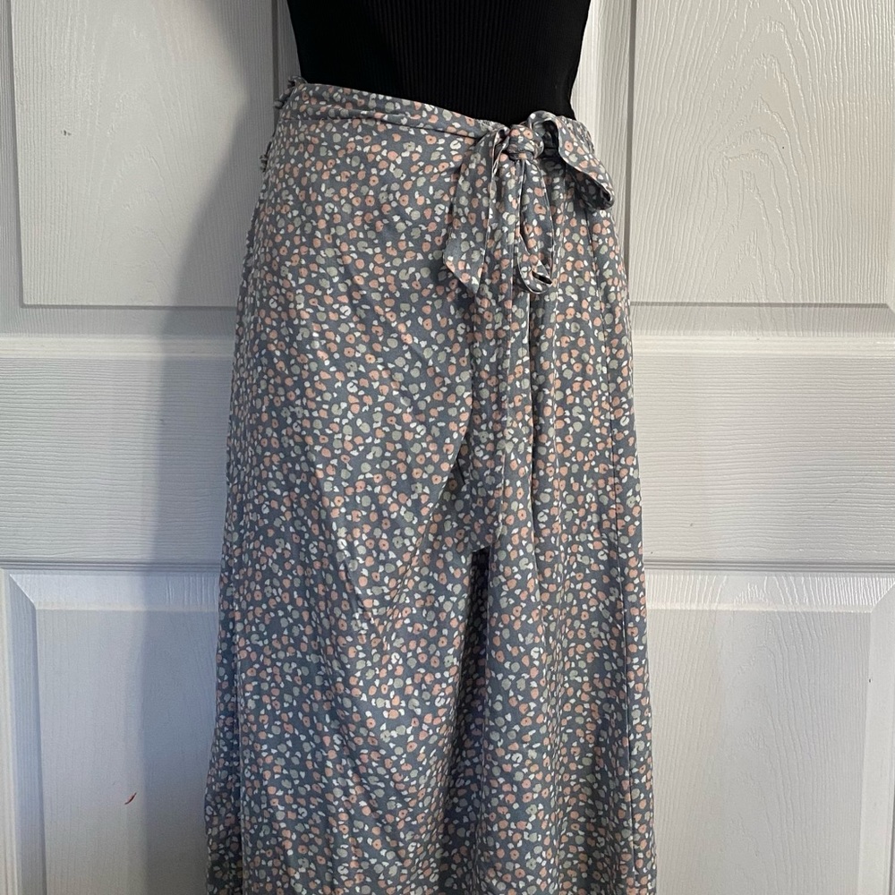 Wrap skirt just below the knee